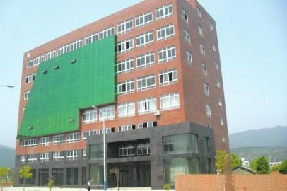 主體已完工的社區(qū)服務(wù)中心。