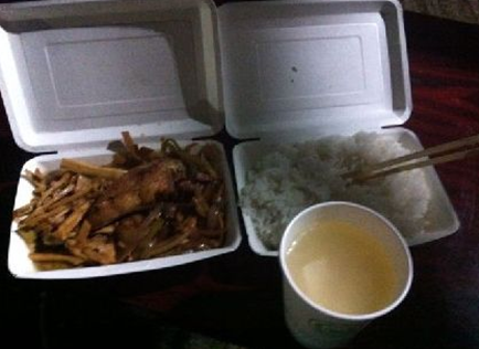 45元的盒飯,三菜一湯。