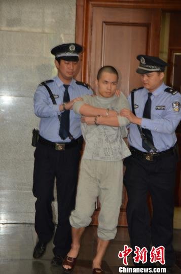 深圳故意殺人警察一審被判死緩當庭表示上訴(圖) 深圳故意殺人警察一審被判死緩當庭表示上訴(圖)