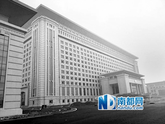 圖片顯示，湖南攸縣新建的發(fā)展中心樓群氣派，廣場龐大。 圖片來源：天涯論壇