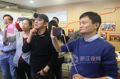 李連杰現(xiàn)身阿里巴巴，助陣雙十一。
