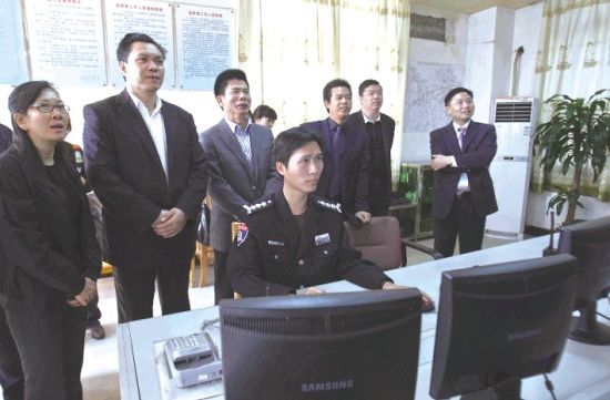 國家民政部農(nóng)村社區(qū)驗收評估組對南海區(qū)農(nóng)村社區(qū)建設進行檢查驗收。