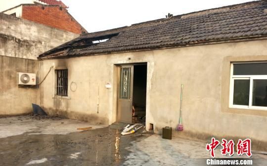 揚(yáng)州儀征發(fā)生刑事案件5人死亡現(xiàn)場(chǎng)留有血跡(圖) 揚(yáng)州儀征發(fā)生刑事案件5人死亡現(xiàn)場(chǎng)留有血跡(圖)