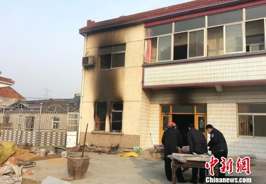 揚(yáng)州儀征發(fā)生刑事案件5人死亡 現(xiàn)場(chǎng)留有血跡(圖) 揚(yáng)州儀征發(fā)生刑事案件5人死亡 現(xiàn)場(chǎng)留有血跡(圖)