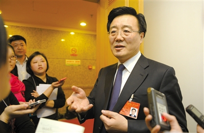 昨日，在十四屆人大二次會議順義代表團全團審議后，北京市人大代表、北京市常務副市長李士祥接受記者提問。新京報記者 浦峰 攝