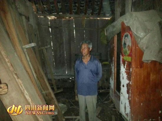 王本余的堂兄王本武向四川新聞網(wǎng)記者介紹王本余還剩下的財(cái)物。