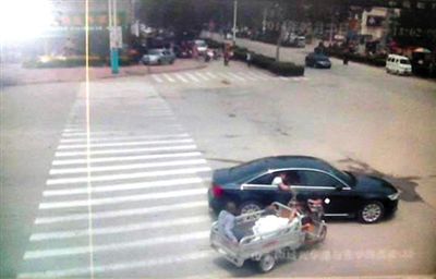 23日中午，陳母被突然噴毒。新京報記者 王瑞鋒 攝