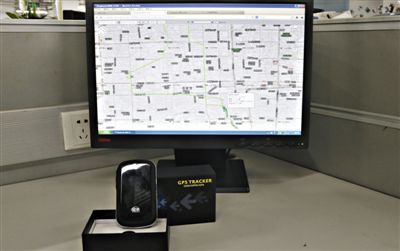 記者花近400元網(wǎng)購(gòu)的定位監(jiān)聽器，能通過短信激活，進(jìn)行實(shí)時(shí)監(jiān)聽。