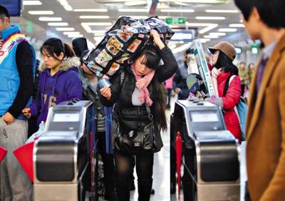 “網(wǎng)絡(luò)黃?！迸浒僬讓拵屍?0.1秒發(fā)現(xiàn)退票