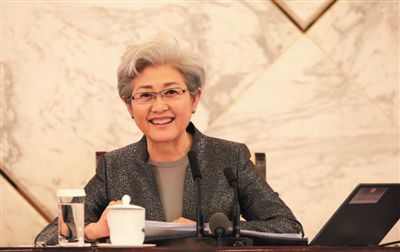 3月4日，十二屆全國(guó)人大三次會(huì)議在人民大會(huì)堂舉行新聞發(fā)布會(huì)，大會(huì)發(fā)言人傅瑩回答中外記者的提問(wèn)。