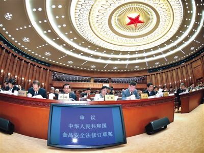 昨日，食品安全法修訂草案提交十二屆全國人大常委會第十四次會議進(jìn)行三審。 新華社記者 李濤 攝