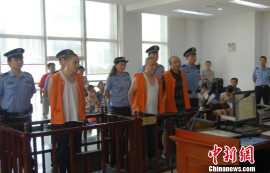 圖為庭審現(xiàn)場 段賢堯 攝 圖為庭審現(xiàn)場 段賢堯 攝