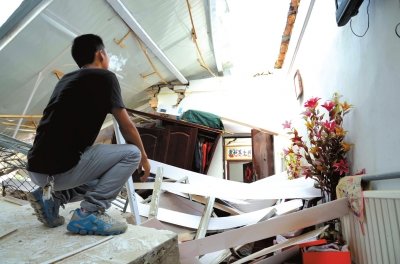 家中成為一片廢墟。記者 趙思衡/攝