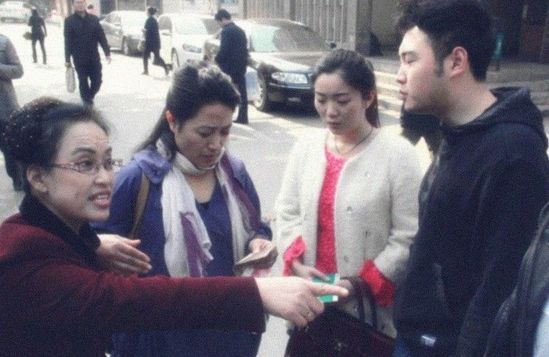 丈母娘從小張的存折中取了20000元，鑒定存折真假