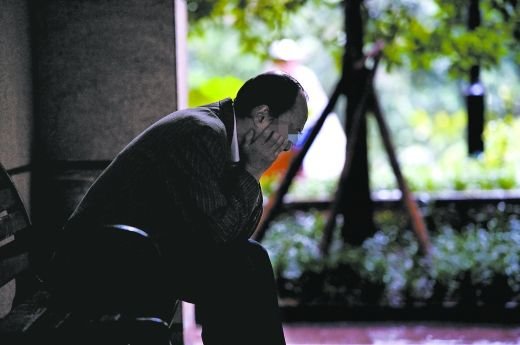 丹丹不能和爸爸進(jìn)行很好的溝通，爸爸傷透了腦筋。