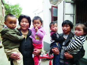 常州四胞胎名叫“龍鳳呈祥” (組圖) 常州四胞胎名叫“龍鳳呈祥” (組圖)