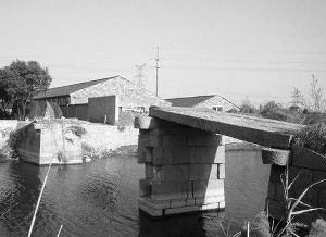 “斷橋”看上去像一個(gè)跳水臺(tái) 網(wǎng)絡(luò)圖片