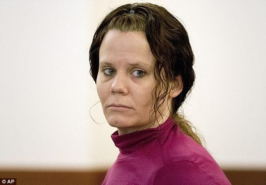 2月12日，勒死朋友并剖腹取嬰的柯里出庭受審。