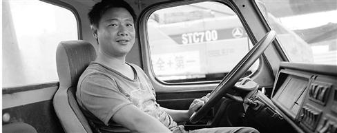 浙江吊車司機(jī)從火場吊出3人 老板當(dāng)場獎(jiǎng)1部iPhone6 浙江吊車司機(jī)從火場吊出3人 老板當(dāng)場獎(jiǎng)1部iPhone6