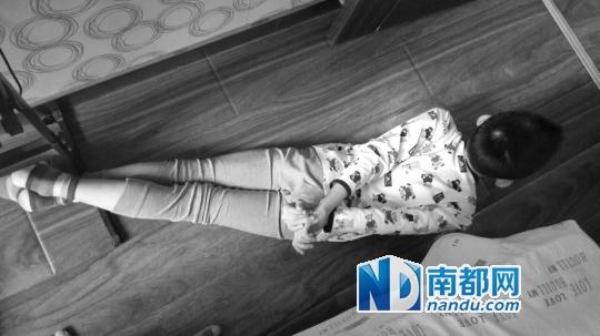 廣東8歲男生遭老師廁所捆綁手腳 涉事老師失蹤 廣東8歲男生遭老師廁所捆綁手腳 涉事老師失蹤