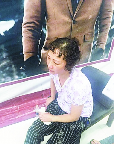 遇難女子家屬很悲傷。