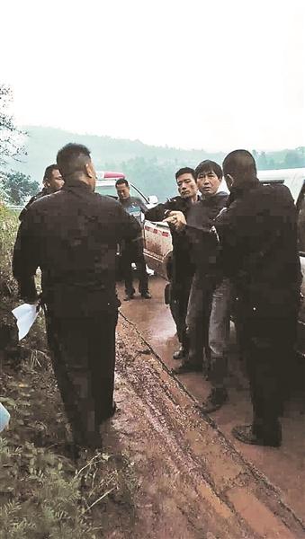 索瑪基金會理事長黃紅斌被當?shù)厣止矌ё? alt=