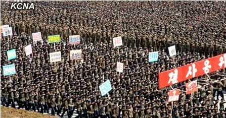 大會結(jié)束后，與會群眾舉行示威游行。