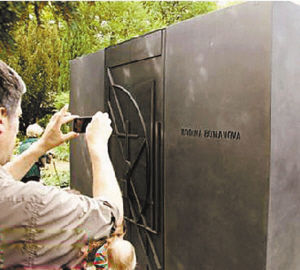 捷克旅行社推“腐敗游”，火了！