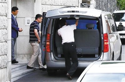 16日,為追征前總統(tǒng)全斗煥的非法資金,韓國檢察廳搜查其住宅和家族企業(yè)。