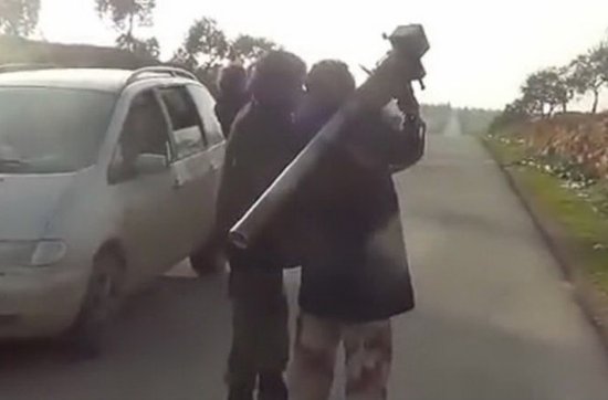 敘反對派宣稱用肩扛導(dǎo)彈擊落一架政府軍戰(zhàn)機(jī) 敘反對派宣稱用肩扛導(dǎo)彈擊落一架政府軍戰(zhàn)機(jī)