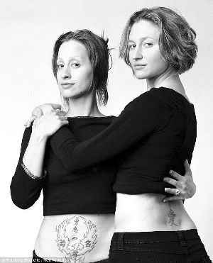 找到的第一對:加拿大女子尼娜-羅絲·辛格和安娜·魯賓 找到的第一對:加拿大女子尼娜-羅絲·辛格和安娜·魯賓