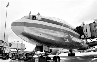 2011年4月5日，美國航空公司為洛杉磯至上海首條直飛航線的開通舉行剪彩儀式。目前，美國航空、美國聯(lián)合航空和達(dá)美航空已經(jīng)向中國提交了飛行計(jì)劃。