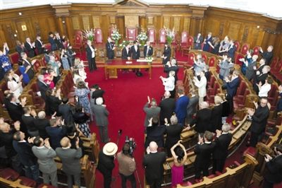 29日，倫敦，一對同性伴侶舉行結婚儀式。