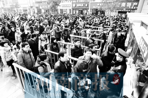 節(jié)后，鄭州火車站迎來旅客返程高峰