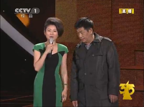 “雞蛋哥”來(lái)到央視315晚會(huì)現(xiàn)場(chǎng)。