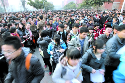 　全省不少優(yōu)秀考生此次齊聚三聯(lián)盟考場