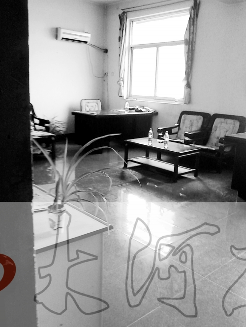 上班時間，這間辦公室內(nèi)卻空無一人。