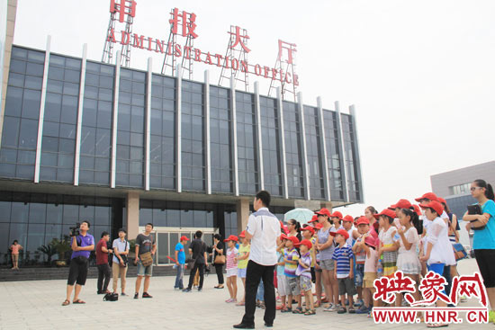 鄭州15名青少年代表“走進(jìn)鄭州航空港” 鄭州15名青少年代表“走進(jìn)鄭州航空港”