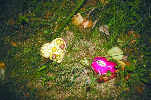 今天是七夕節(jié)，但這對(duì)愛人或許無法甜蜜分享這盒巧克力了……