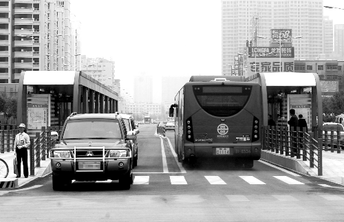 鄭州新一輪解堵措施醞釀 尾號(hào)限行或成未來限行方案 鄭州新一輪解堵措施醞釀 尾號(hào)限行或成未來限行方案