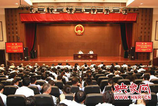 9月3日上午，河南省高級人民法院召開機(jī)關(guān)全體黨員干部大會