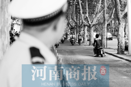 有警察，趕緊掉頭！