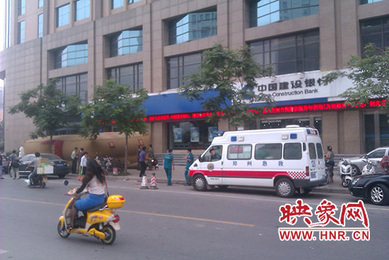 救護(hù)人員準(zhǔn)備救援 救護(hù)人員準(zhǔn)備救援