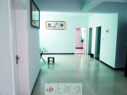 入住的居民說(shuō),這套廉租房面積超過(guò)100平方米。