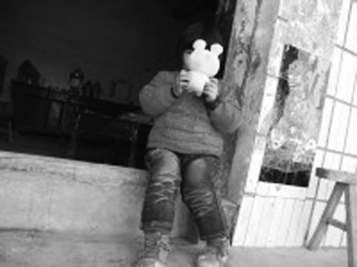 對(duì)自己的怪病，依依懵然無(wú)知。