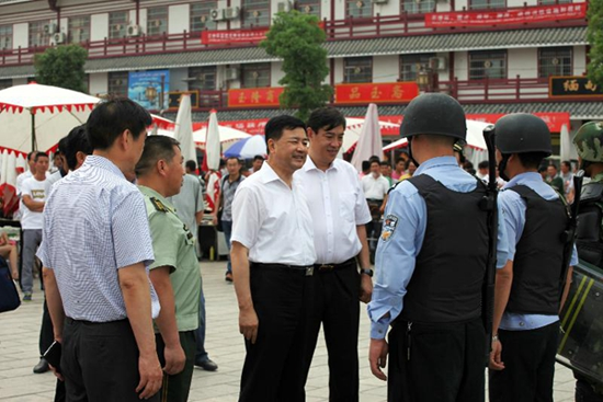 王小洪調(diào)研指導(dǎo)反恐維穩(wěn)工作 王小洪調(diào)研指導(dǎo)反恐維穩(wěn)工作