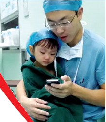 對于網(wǎng)友的點贊，石醫(yī)生說，是孩子太可愛了，所以照片才得到這么多贊美。圖片來自網(wǎng)絡(luò)。