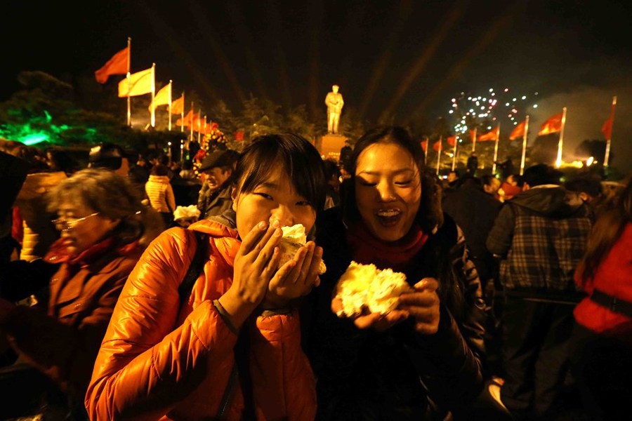 各地舉行毛澤東誕辰119周年紀(jì)念活動 各地舉行毛澤東誕辰119周年紀(jì)念活動