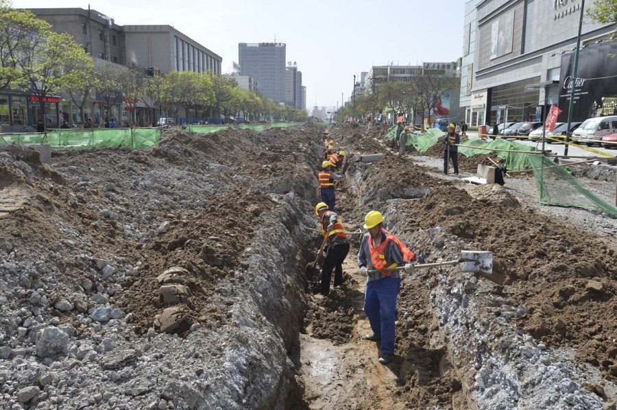 4月23日，太原，施工中的府西街。