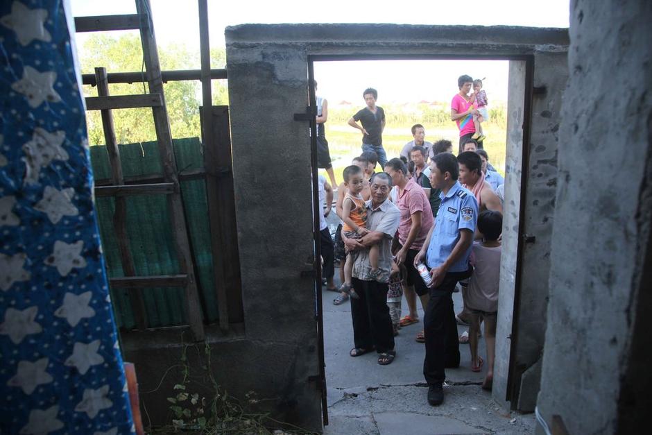 2013年08月06日消息，浙江省嘉興市秀洲區(qū)油車港鎮(zhèn)濮家灣村蠟燭浜一帶，是典型的城中村。村中農(nóng)民房被分隔成許多間出租給附近打工者。